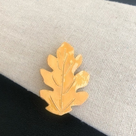 Vintage Jewelry - Vintage Leaf Brooch
